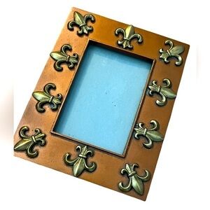 Amazing vintage Fleur di Lis frame